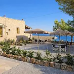 Tainaros - Beachfront Cozy Getaways 펜션